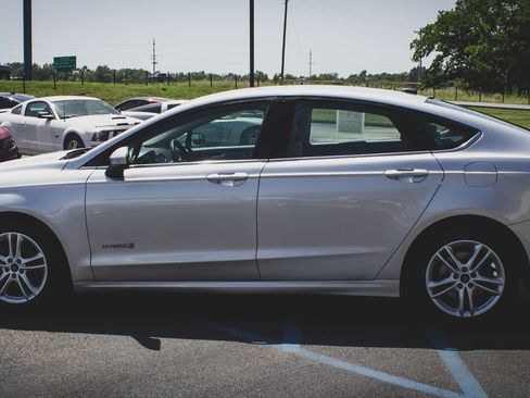 Used 2018 Ford Fusion S FWD image 20
