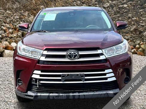 Used 2019 Toyota Highlander LE AWD/4WD image 2