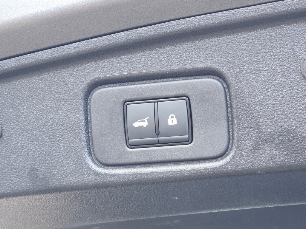 Used 2025 Nissan Pathfinder SV AWD/4WD image 16