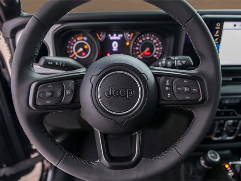 Used 2025 Jeep Wrangler Sport S image 11