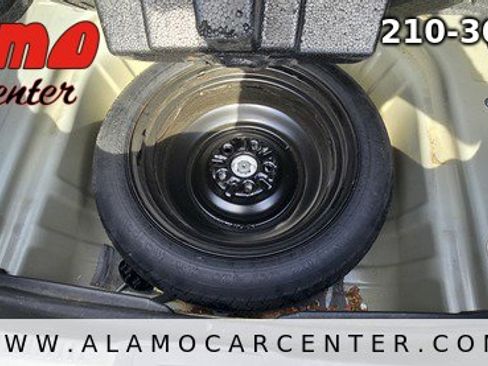 Used 2013 Toyota Camry LE image 26