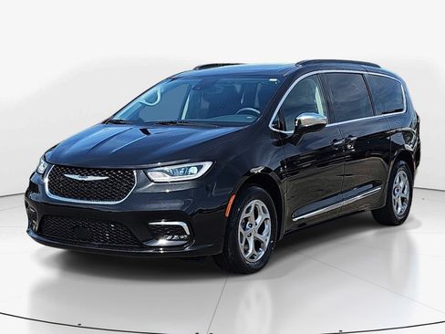 Used 2023 Chrysler Pacifica Limited w/ Uconnect Theater Family Group AWD/4WD image 7