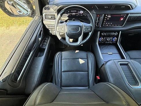 Used 2024 GMC Yukon XL Denali w/ Advanced Technology Package image 11