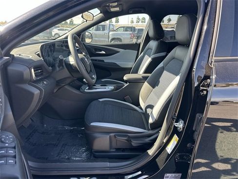 New 2025 Buick Envista Preferred image 18