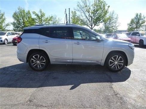 Used 2019 GMC Terrain Denali w/ Driver Alert Package II FWD image 6