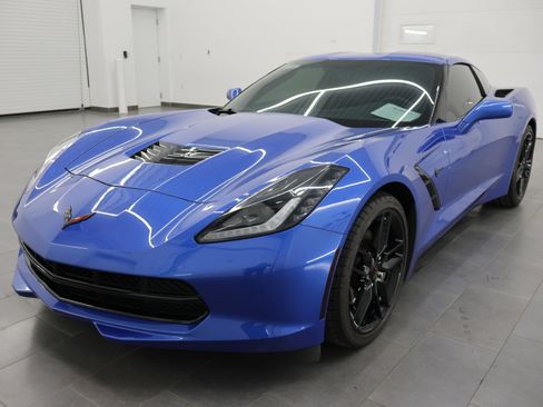 Used 2019 Chevrolet Corvette Stingray Coupe w/ Carbon Flash Badge Package RWD image 7