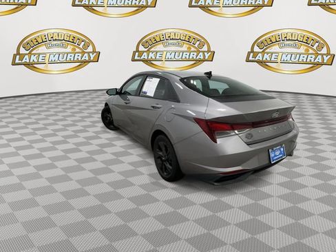 Used 2021 Hyundai Elantra SEL w/ Convenience Package FWD image 9