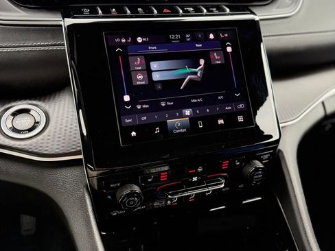 Used 2023 Jeep Grand Cherokee L Altitude image 32