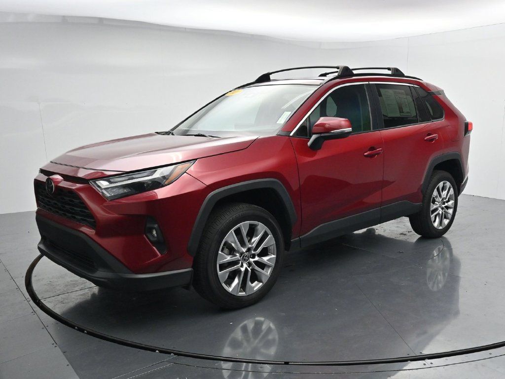 Used 2023 Toyota RAV4 XLE Premium FWD image 4