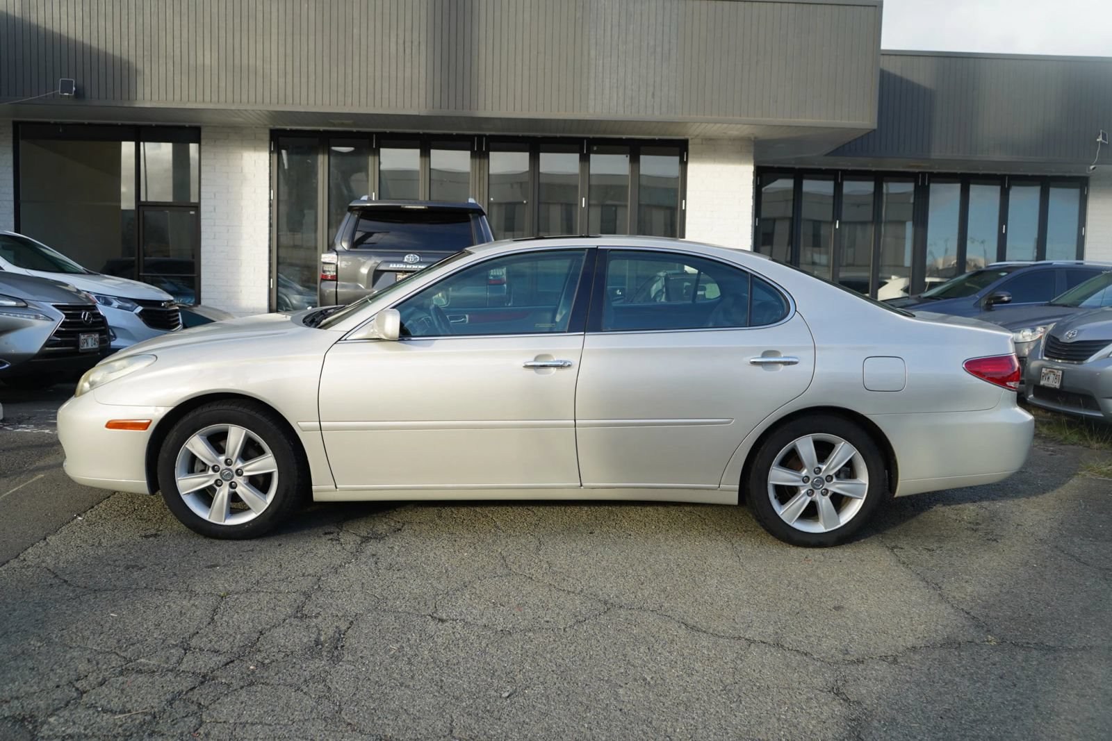 Used 2005 Lexus ES 330 FWD image 2