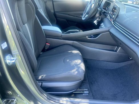 Used 2026 Hyundai Elantra SE FWD image 23