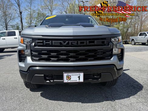Used 2024 Chevrolet Silverado 1500 Custom Trail Boss w/ Turbomax Blackout Package AWD/4WD image 2