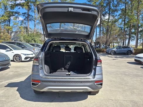 Used 2025 Volkswagen Taos SE FWD image 25