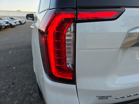 Used 2024 GMC Yukon Denali w/ Advanced Technology Package AWD/4WD image 36