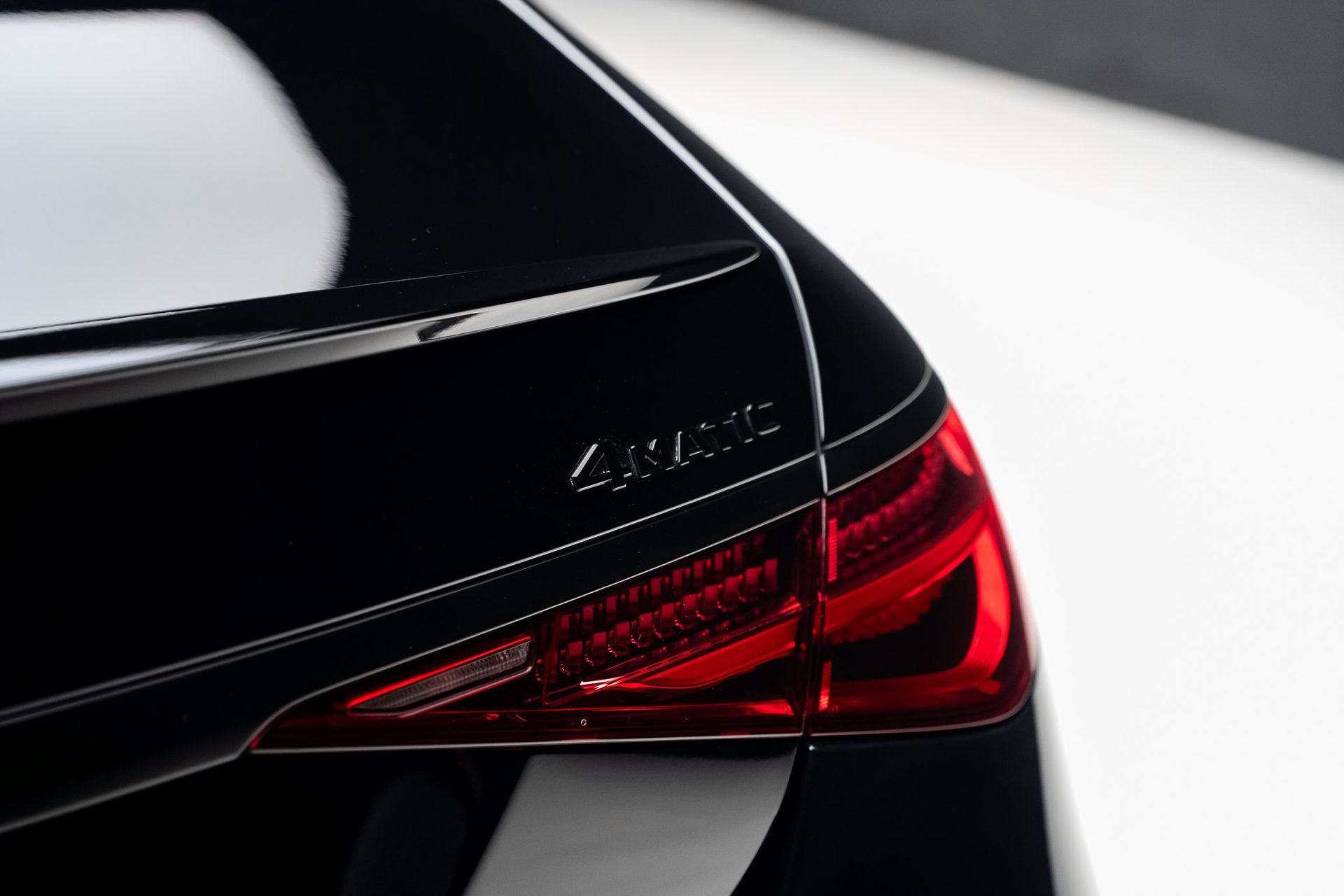 Used 2024 Mercedes-Benz S 580e 4MATIC Sedan w/ Warmth & Comfort Package image 31