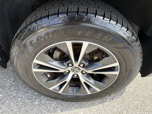 Certified 2017 Toyota Highlander LE FWD image 30