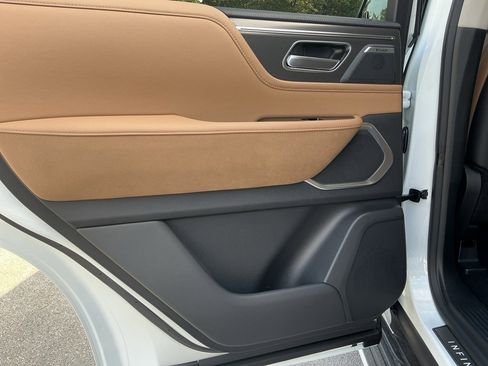 New 2026 INFINITI QX80 Luxe image 23