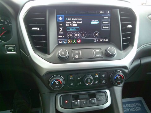 Used 2023 GMC Acadia SLT w/ Preferred Package image 21