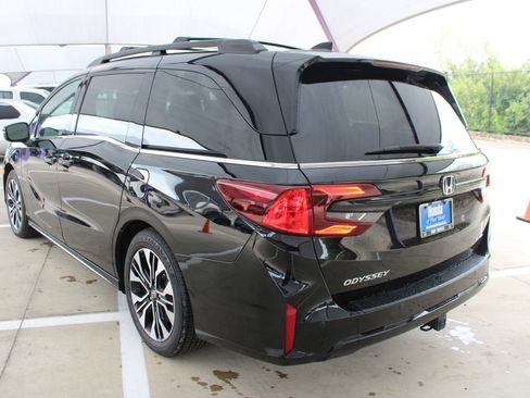 Used 2025 Honda Odyssey Elite image 3