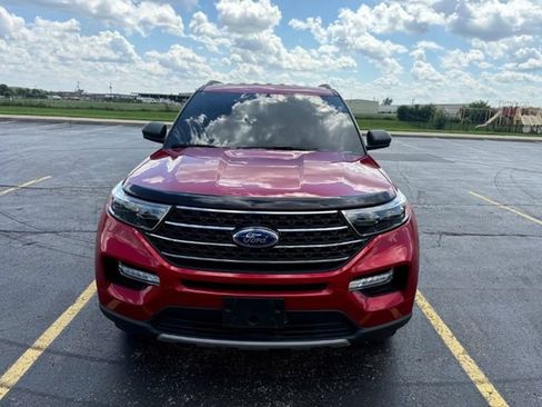 Used 2022 Ford Explorer XLT w/ Equipment Group 202A AWD/4WD image 7