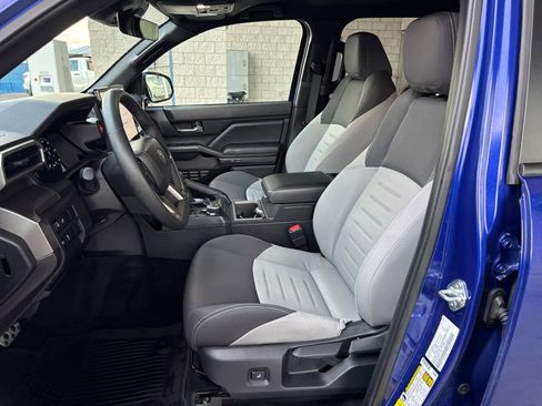 Used 2025 Toyota Tacoma TRD Sport image 21