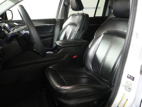 Used 2023 Jeep Grand Cherokee 4WD 4xe image 21