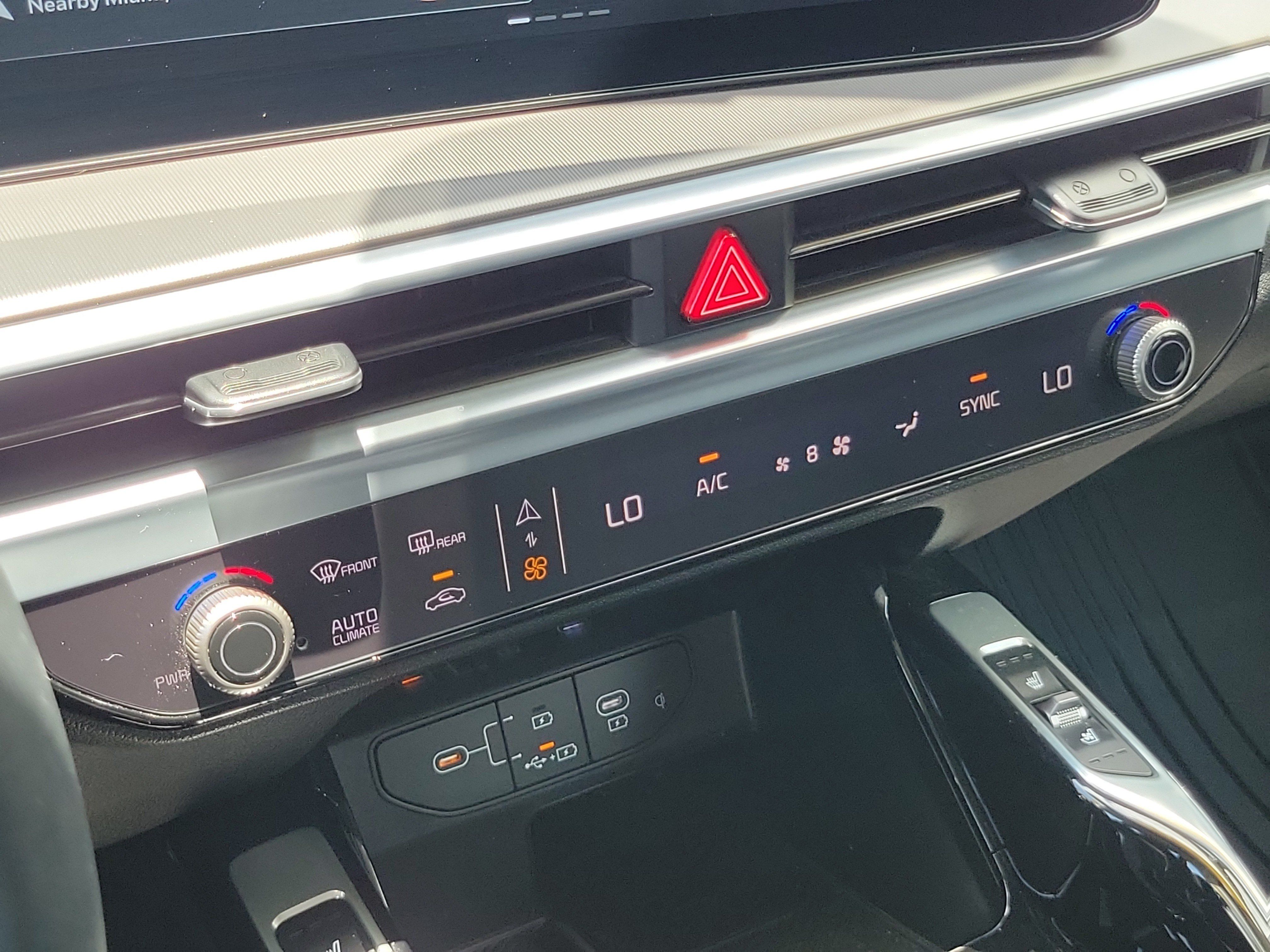 Used 2025 Kia Sorento SX FWD image 28