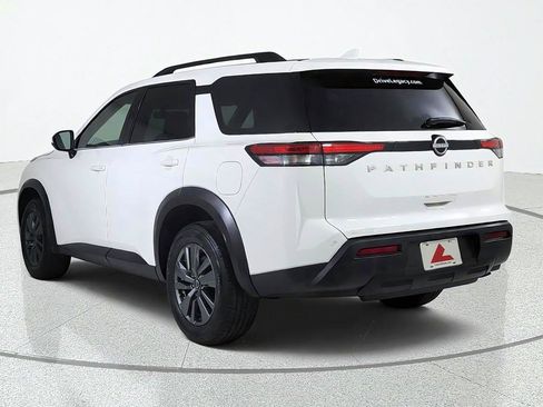 Certified 2025 Nissan Pathfinder SV FWD image 5
