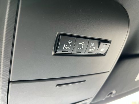 Used 2020 Dodge Grand Caravan SXT image 41