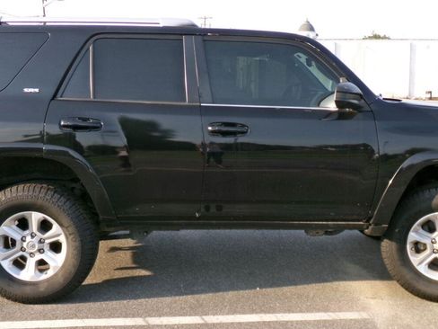 Used 2018 Toyota 4Runner SR5 RWD image 4