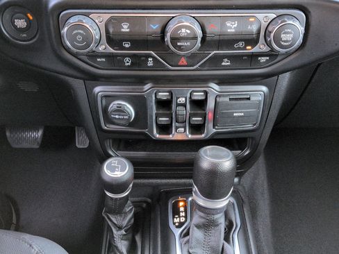 Used 2022 Jeep Wrangler Unlimited Sport AWD/4WD image 25
