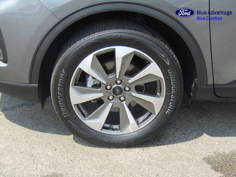 Certified 2025 Ford Escape Platinum AWD/4WD image 5