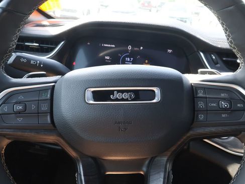Used 2024 Jeep Grand Cherokee L Limited w/ Luxury Tech Group II AWD/4WD image 19