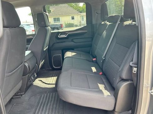 Used 2023 Chevrolet Silverado 1500 LT AWD/4WD image 9