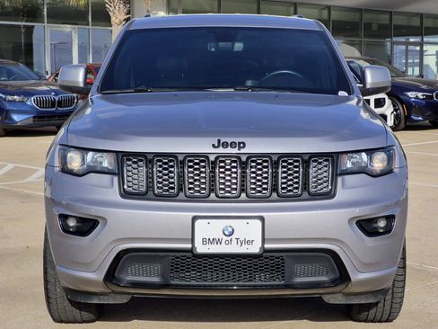 Used 2019 Jeep Grand Cherokee Altitude image 2