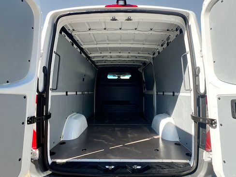 Used 2025 Mercedes-Benz Sprinter 2500 image 33