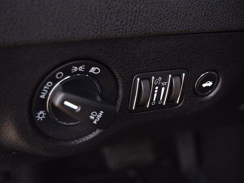 Used 2023 Chrysler 300 S image 12