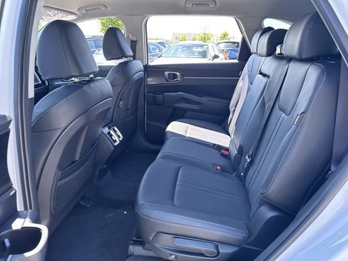 Used 2025 Kia Sorento S AWD/4WD image 27
