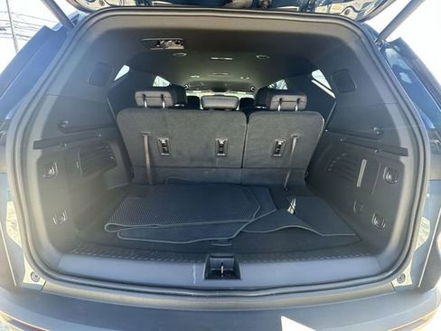 Used 2025 Chevrolet Traverse LT FWD image 28