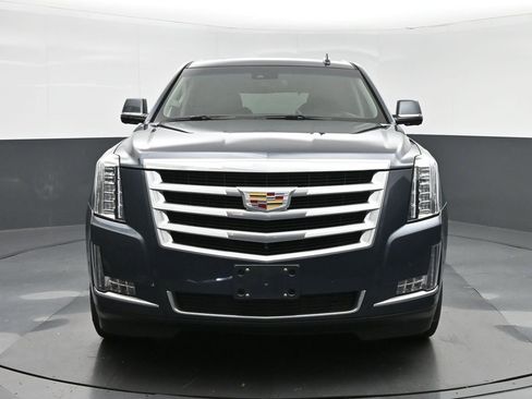 Used 2019 Cadillac Escalade Luxury image 2