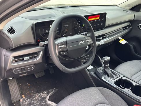 New 2025 Kia K4 EX image 17