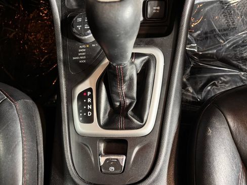 Used 2016 Jeep Cherokee Trailhawk w/ Leather Interior Group AWD/4WD image 30