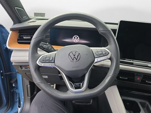 Used 2025 Volkswagen Tiguan SEL R-Line AWD/4WD image 13