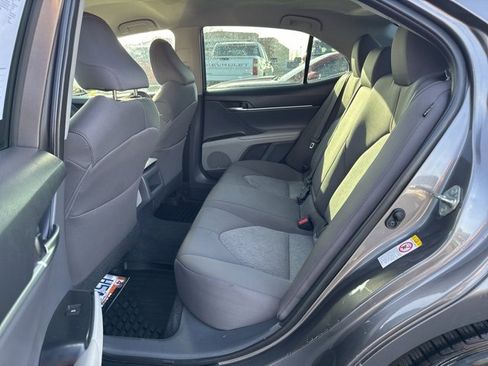 Used 2018 Toyota Camry L image 12