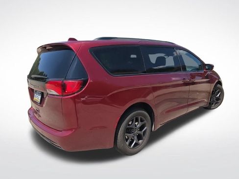 Used 2019 Chrysler Pacifica Touring-L Plus w/ Advanced Safetytec Group FWD image 4