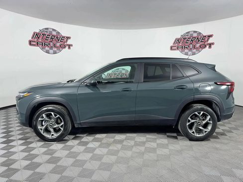 Used 2025 Chevrolet Trax LT image 4