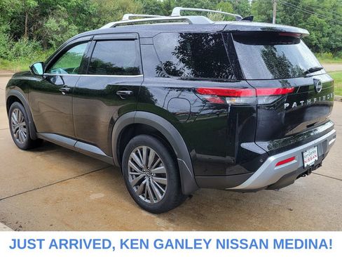 Certified 2025 Nissan Pathfinder SL w/ SL Premium Package AWD/4WD image 5
