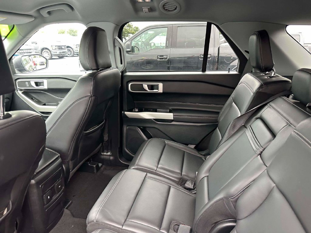 Used 2023 Ford Explorer XLT w/ Equipment Group 202A AWD/4WD image 10