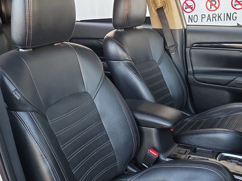 Used 2020 Mitsubishi Outlander SE image 33