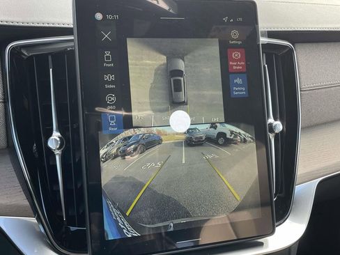 New 2026 Volvo XC90 B6 Plus w/ Protection Package Premier image 18